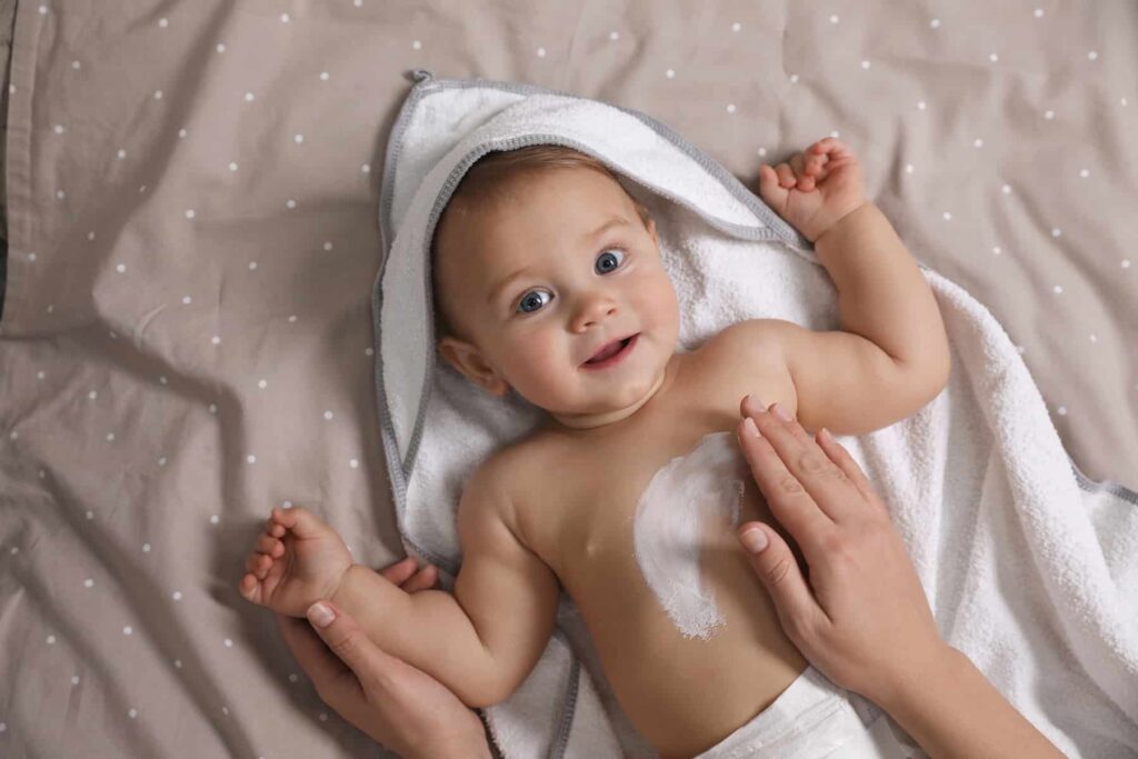 Pielęgnacja przez czuły dotyk – jak dbać o skórę z Bobini Baby